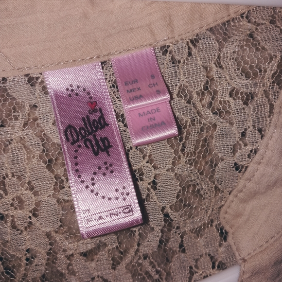 Beige Cream Button Up Top with Lace - Picture 4 of 4